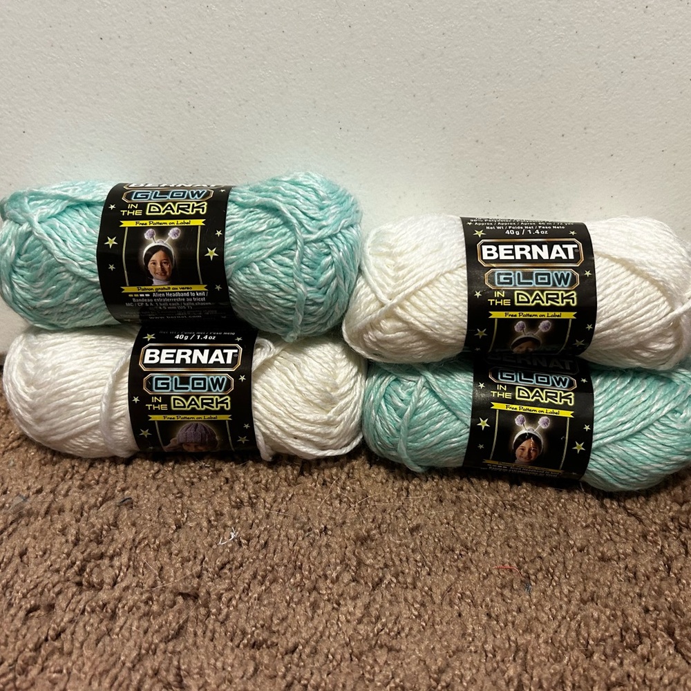 Bernat Glow in the Dark Yarn - White and Mint